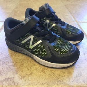 Boys New Balance Velcro sneakers